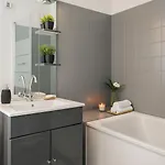 Apartment T2 Paisible Avec Balcon Verdoyant *