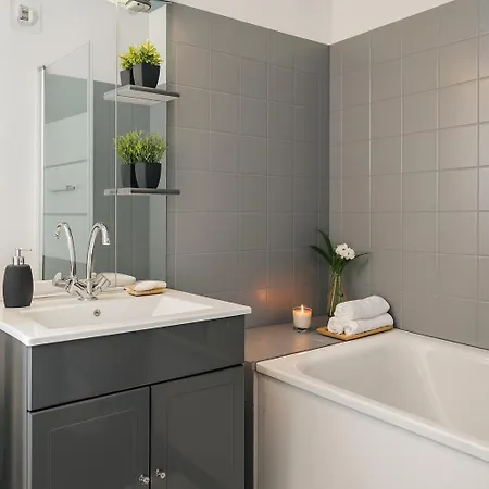 Appartement T2 Paisible Avec Balcon Verdoyant *