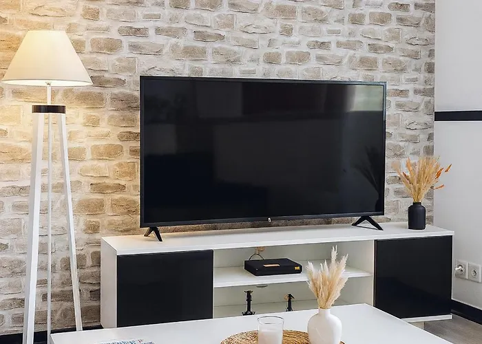 T2 Paisible Avec Balcon Verdoyant דירה *